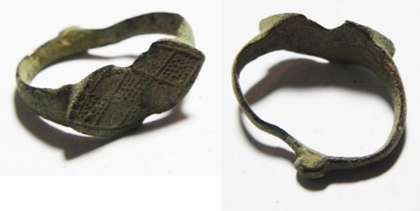 Picture of ANCIENT ISLAMIC BRONZE RING. 700 - 1000 A.D