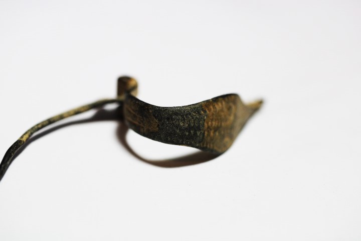 ANCIENT ROMAN BRONZE FIBULA. SNAKE'S HEAD 100 - 200 A.D