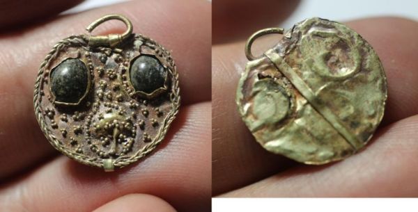 Picture of ANCIENT ROMAN GOLD PENDANT. 200 - 300 A.D. INLAID WITH STONES. JORDAN