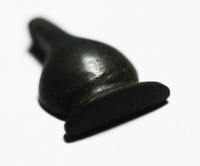 Acropolo. ANCIENT EGYPT. FELDSPAR STONE POPPY SEED AMULET. 1400 1200