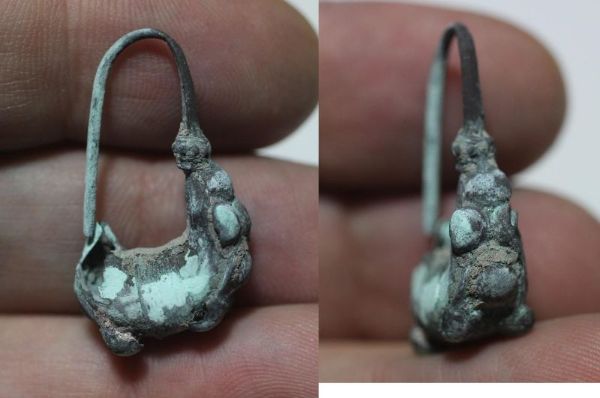 Picture of ANCIENT HOLY LAND. 900 - 600 B.C SILVER EARRING.