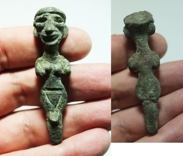 Picture of ANCIENT CANAANITE BRONZE FIGURE OF A FEMALE. 1400 B.C