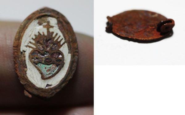 Picture of 18th-19th Century. Iron ring bezel or bracelet charm inlaid with glass