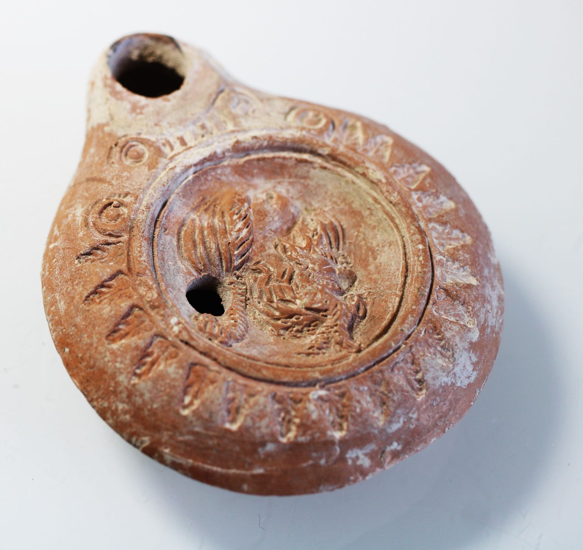 Acropolo. BEAUTIFUL ROMAN TERRACOTTA OIL LAMP, 100 200 A.D. WITH PAN
