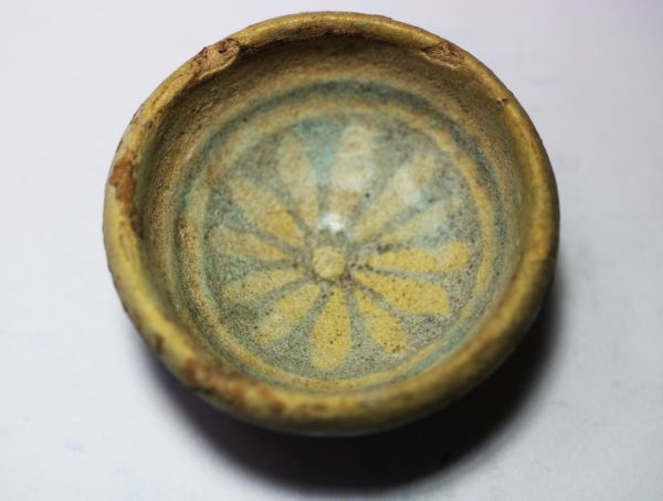 Picture of EARLY ROMAN GLAZED SMALL TERRACOTTA BOWL. 100 A.D. BEAUTIFUL FLORAL DESIGN