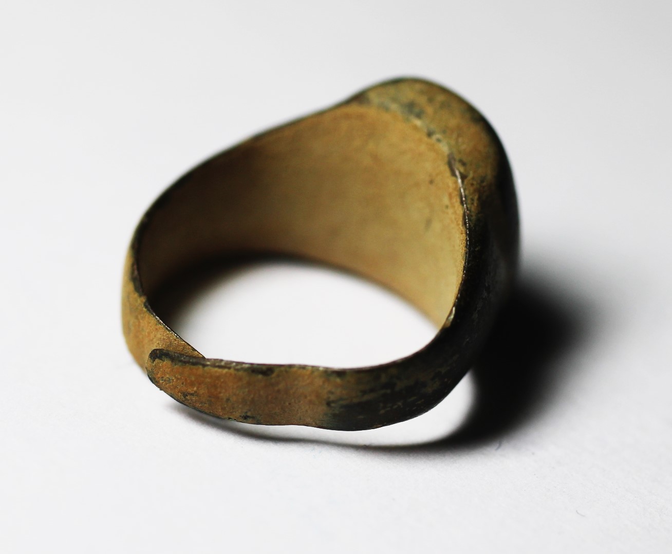 Acropolo. ANCIENT IRON AGE BRONZE RING, WITH HEBREW INSCRIPTION? 600 B.C