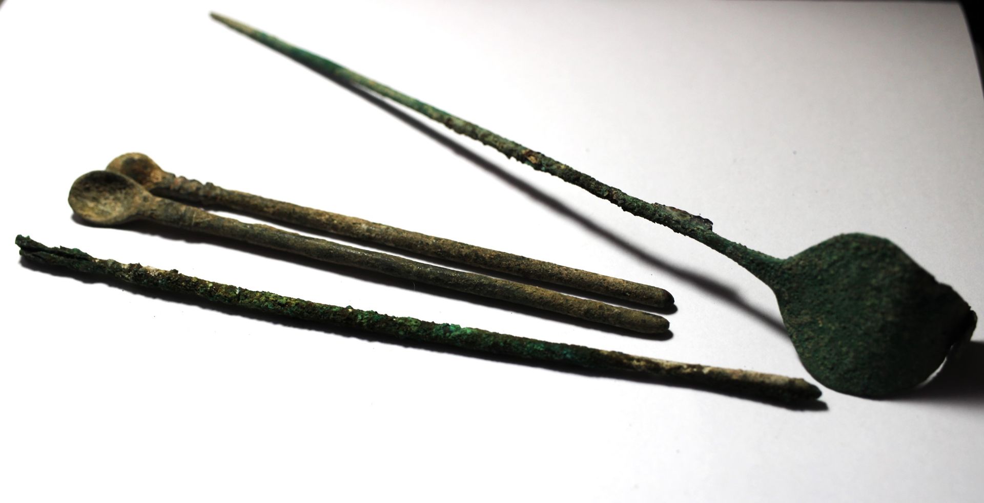 Acropolo. HOLY LAND. ANCIENT ROMAN COSMETIC TOOLS. 300 A.D. FOUND