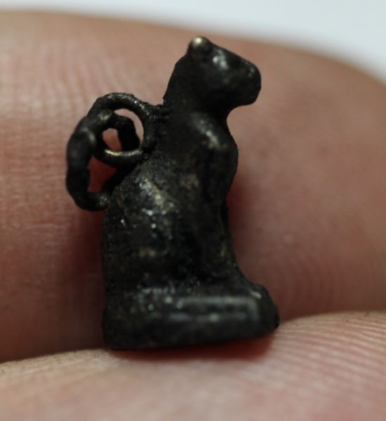 Picture of ANCIENT EGYPT. NEW KINGDOM ELECTRUM / SILVER CAT AMULET. 1250 B.C