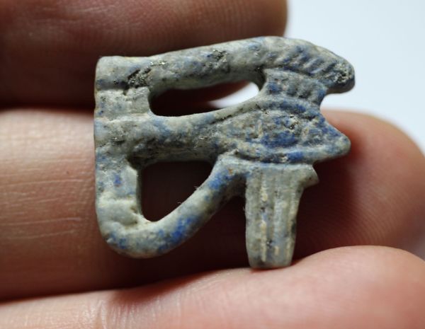 Picture of ANCIENT EGYPT. NEW KINGDOM LAPIS EYE OF HORUS AMULET. 1250 B.C