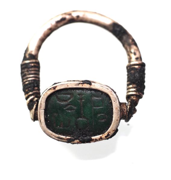 Picture of ANCIENT EGYPT.  SILVER & GREEN STONE SWIVLE RING. 1250 B.C