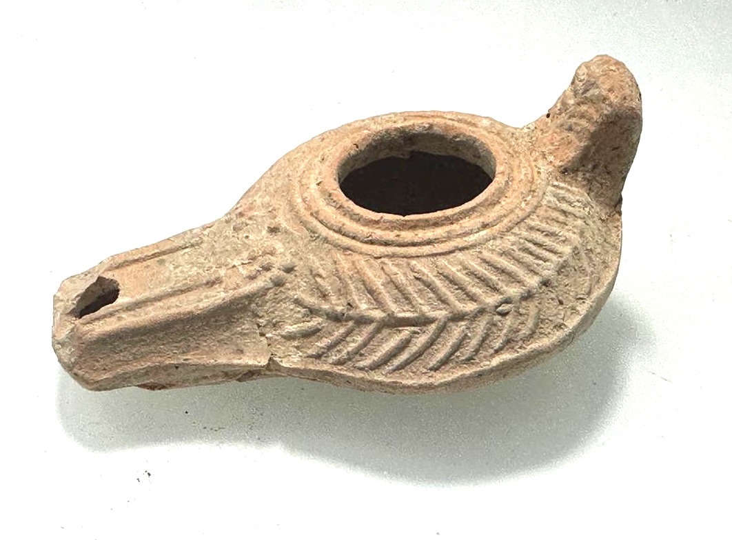 ANCIENT HOLY LAND. TERRACOTTA OIL LAMP. HERODIAN ERA. 1ST CENTURY A.D