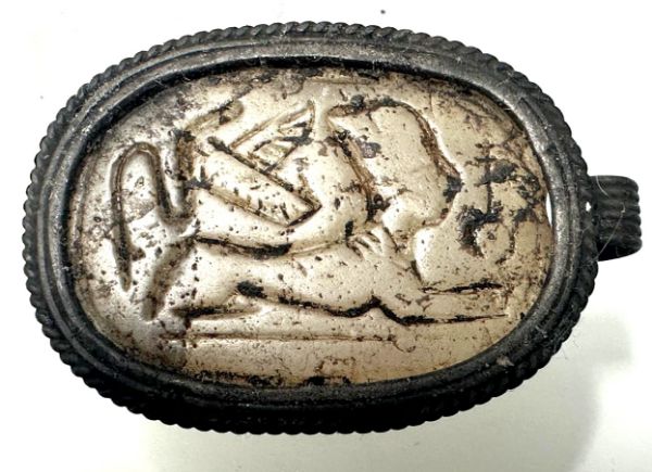 Picture of THUTMOSE III in the form of a sphinx: ANCIENT EGYPT. STONE & SILVER SCARAB PENDANT. 1479–1425 B.C