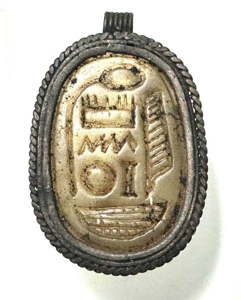 Picture of ANCIENT EGYPT. STONE & SILVER SCARAB PENDANT. 1479–1425 B.C