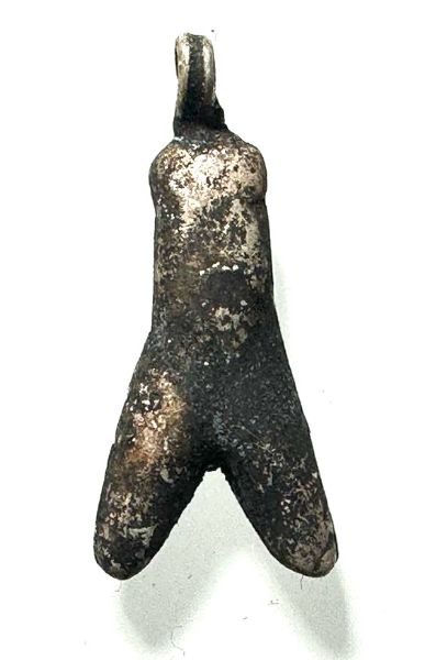 Picture of ANCIENT EGYPT. NEW KINGDOM SILVER FLY AMULET. 1250 B.C