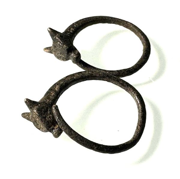 Picture of ANCIENT EGYPT. NEW KINGDOM SILVER PAIR OF EARRINGS. IBIS HEADS. 1400 - 1250 B.C
