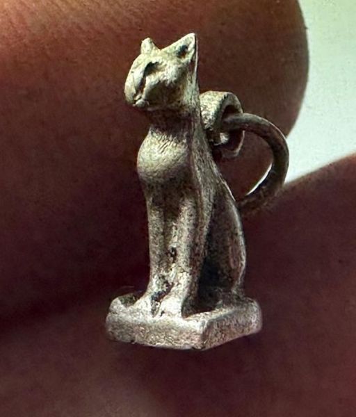 Picture of ANCIENT EGYPT. NEW KINGDOM SMALL SILVER CATAMULET (BASTET). 1400 - 1250 B.C