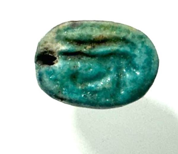 Picture of ANCIENT EGYPT. A TINY NEW KINGDOM FAIENCE SCARAB WITH EYE OF HORUS 1400 - 300 B.C