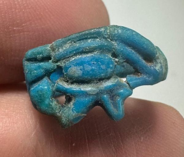 Picture of ANCIENT EGYPT.  FAIENCE RING. AMARNA. TIME OF KING TUTANKHAMUN. 1340 B.C .  EYE OF HORUS