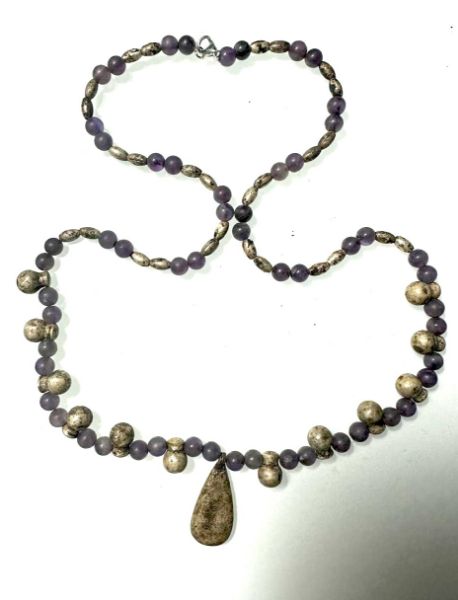 Picture of ANCIENT EGYPT. NEW KINGDOM. AMETHYST AND SILVER NECKLACE.  1400 - 1200 B.C