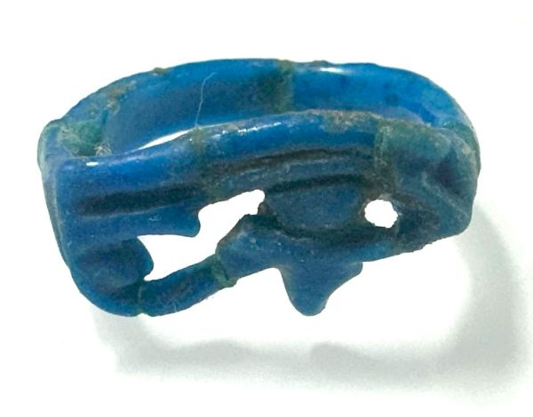 Picture of ANCIENT EGYPT.  FAIENCE RING. AMARNA. TIME OF KING TUTANKHAMUN. 1340 B.C .  EYE OF HORUS