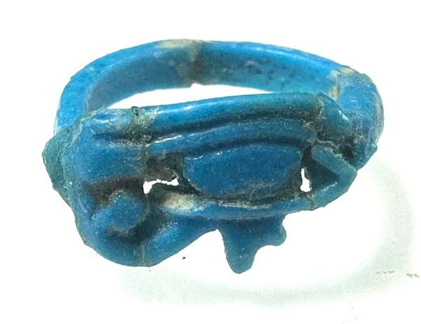 Picture of ANCIENT EGYPT.  FAIENCE RING. AMARNA. TIME OF KING TUTANKHAMUN. 1340 B.C .  EYE OF HORUS