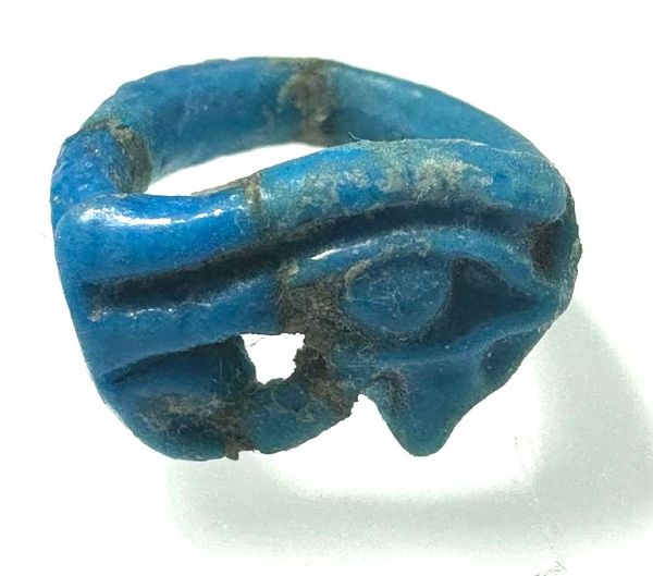 Picture of ANCIENT EGYPT.  FAIENCE RING. AMARNA. TIME OF KING TUTANKHAMUN. 1340 B.C .  EYE OF HORUS