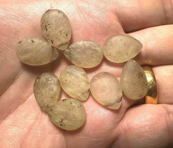 Picture of ANCIENT EGYPT. NEW KINGDOM ROCK CRYSTAL STONE LOT OF BEADS. 1400 B.C