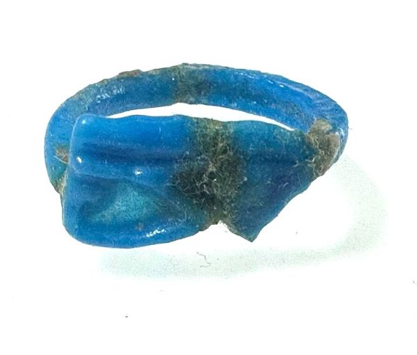 Picture of ANCIENT EGYPT.  FAIENCE RING. AMARNA. TIME OF KING TUTANKHAMUN. 1340 B.C .  EYE OF HORUS