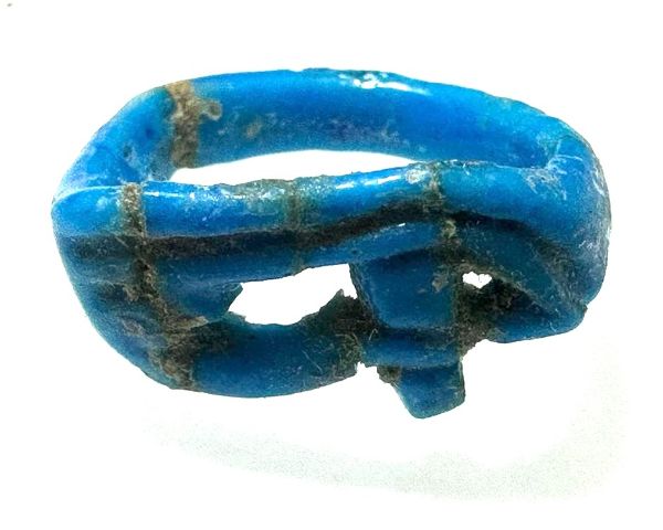 Picture of ANCIENT EGYPT.  FAIENCE RING. AMARNA. TIME OF KING TUTANKHAMUN. 1340 B.C .  EYE OF HORUS