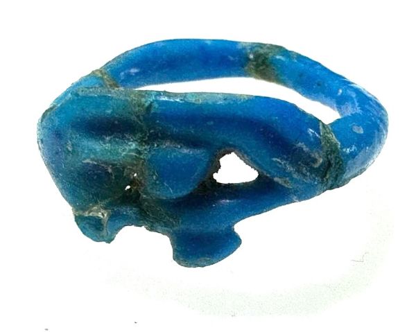 Picture of ANCIENT EGYPT.  FAIENCE RING. AMARNA. TIME OF KING TUTANKHAMUN. 1340 B.C .  EYE OF HORUS