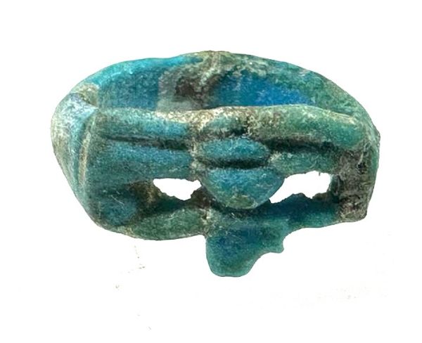 Picture of ANCIENT EGYPT.  FAIENCE RING. AMARNA. TIME OF KING TUTANKHAMUN. 1340 B.C .  EYE OF HORUS