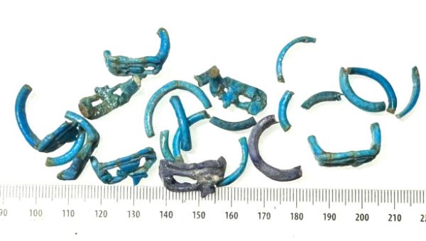 Picture of ANCIENT EGYPT.  LOT OF FAIENCE RINGS. AMARNA. TIME OF KING TUTANKHAMUN. 1340 B.C .