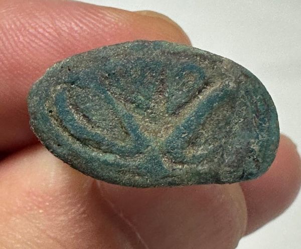 Picture of ANCIENT EGYPT.  FAIENCE RING. AMARNA. TIME OF KING TUTANKHAMUN. 1340 B.C .  LOTUS FLOWER