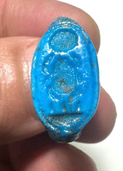 Picture of ANCIENT EGYPT.  FAIENCE RING. AMARNA. TIME OF KING TUTANKHAMUN. 1340 B.C .    NAME OF KING TUTANKHAMUN