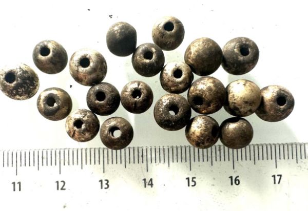 Picture of ANCIENT EGYPT . LOT OF 20 SMALL SILVER  ROUND BEADS . 1400 -  1200 B.C  NEW KINGDOM