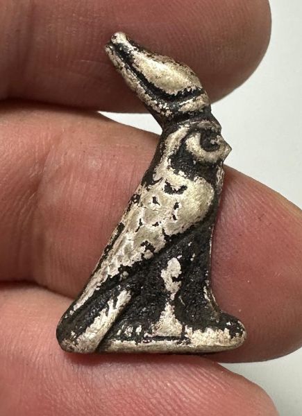 Picture of ANCIENT EGYPT , NEW KINGDOM ELECTRUM / SILVER HORUS (FALCON) AMULET.  1250 B.C