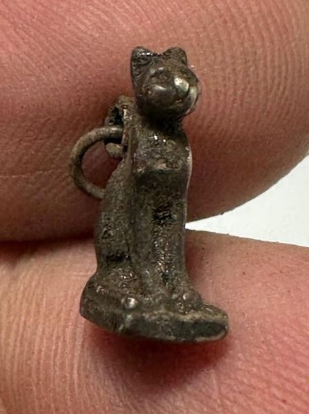 Picture of ANCIENT EGYPT. NEW KINGDOM SMALL SILVER CATAMULET (BASTET). 1400 - 1250 B.C