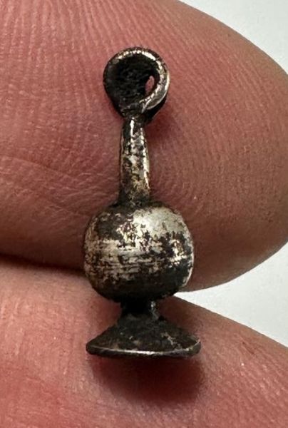 Picture of ANCIENT EGYPT , NEW KINGDOM ELECTRUM POPPY SEED AMULET.  1250 B.C