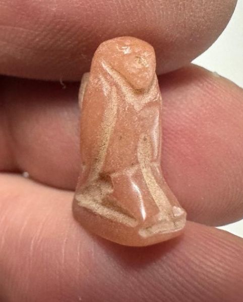 Picture of ANCIENT EGYPTIAN CARNELIAN BA BIRD AMULET. 1400 - 1200 B.C.  NEW KINGDOM
