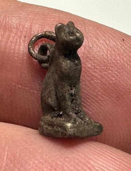 Picture of ANCIENT EGYPT. NEW KINGDOM ELECTRUM / SILVER CAT AMULET. 1250 B.C 