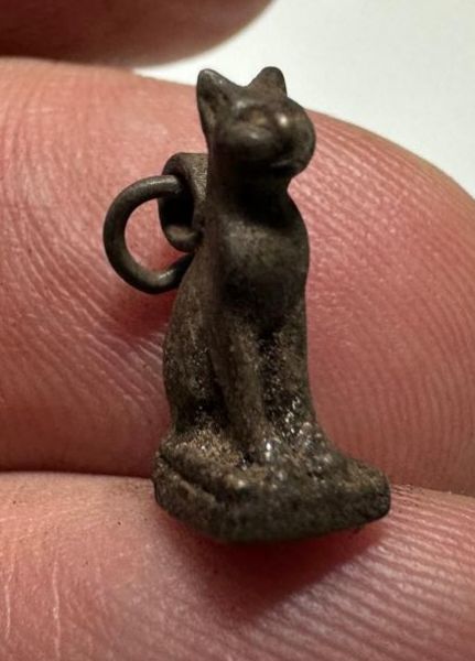 Picture of ANCIENT EGYPT. NEW KINGDOM ELECTRUM / SILVER CAT AMULET. 1250 B.C 