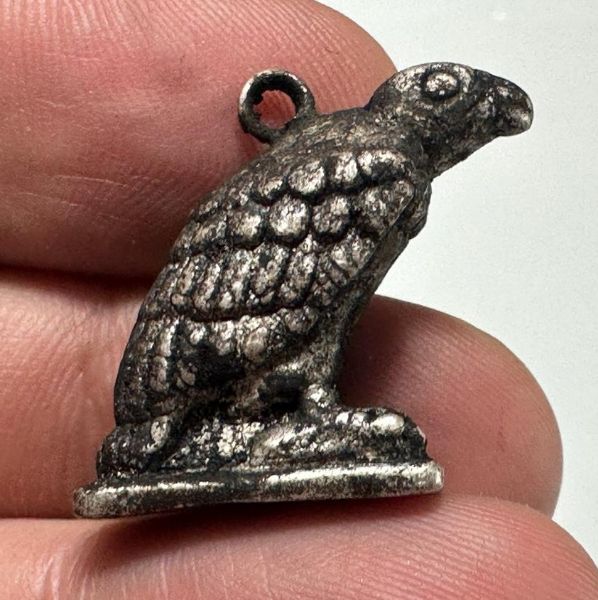 Picture of ANCIENT EGYPT , NEW KINGDOM ELECTRUM / SILVER VULTURE AMULET.  1250 B.C