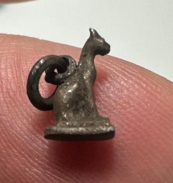 Picture of ANCIENT EGYPT. NEW KINGDOM TINY SILVER CAT AMULET (BASTET). 1400 - 1250 B.C