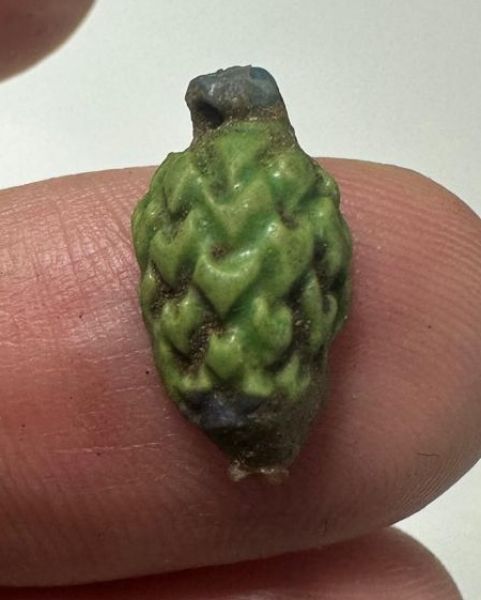 Picture of ANCIENT EGYPT, AMARNA FAIENCE AMULET OF A BUNCH OF GRAPES . 1334 – 1325 BC .     1334 – 1325 BC . TIME OF KING TUTANKHAMUN
