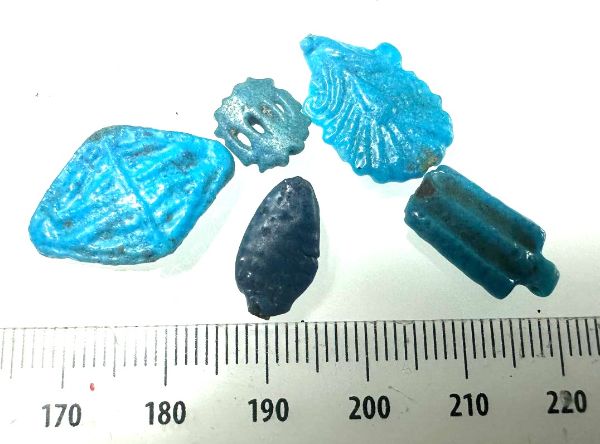 Picture of ANCIENT EGYPT, AMARNA FAIENCE AMULETS . LOT OF 5 . 1334 – 1325 BC .     1334 – 1325 BC . TIME OF KING TUTANKHAMUN