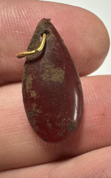 Picture of  ANCIENT EGYPT. NEW KINGDOM TEAR DROP CARNELIAN AMULET / BEAD WITH ORIGINAL GOLD SUSPENSION LOOP . 1400 - 1200 B.C  NEW KINGDOM