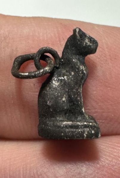 Picture of ANCIENT EGYPT. NEW KINGDOM ELECTRUM / SILVER CAT AMULET. 1250 B.C 