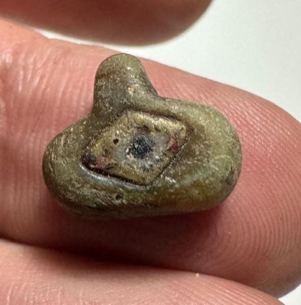 Picture of ANCIENT EGYPT. ROMAN EGYPT. GLASS PENDANT. 100 - 200 A.D