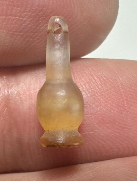 Picture of   ANCIENT EGYPT. CARNELIAN POPPY SEED AMULET. 1250 B.C  NEW KINGDOM