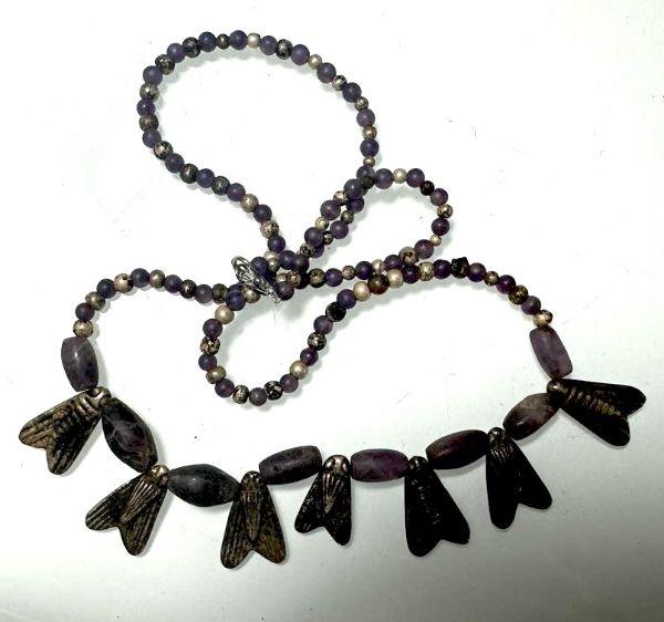 Picture of ANCIENT EGYPT. NEW KINGDOM. AMETHYST AND SILVER NECKLACE. 7 FLIES.  BEAUTIFUL SILVER AMULETS.  1400 - 1200 B.C